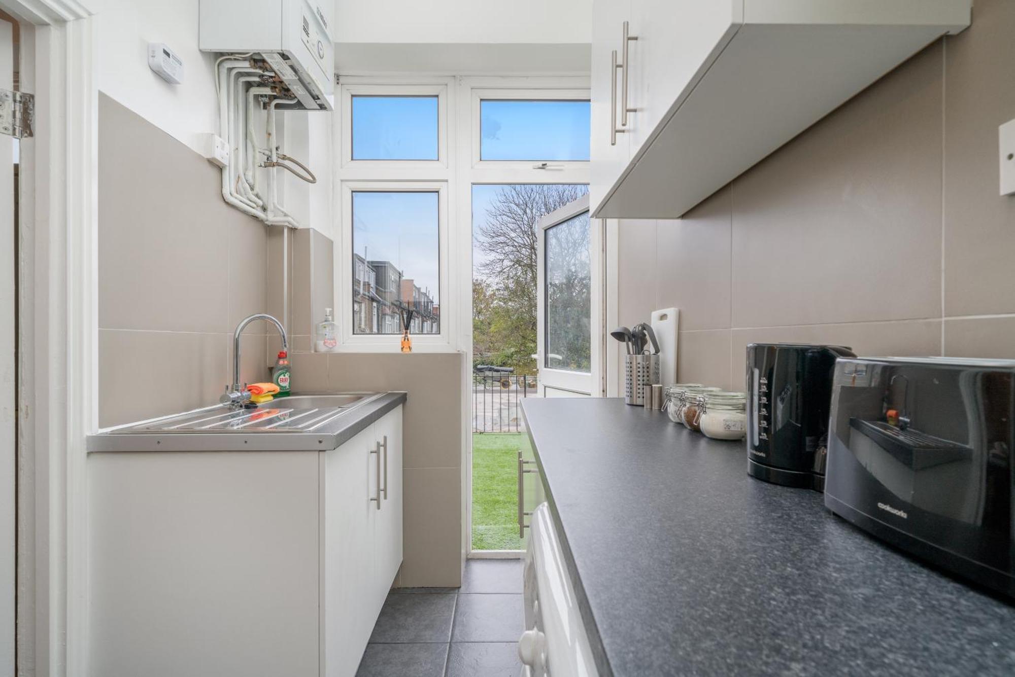 The Tooting Bec Hideaway - Prime Location Apartment London Bagian luar foto